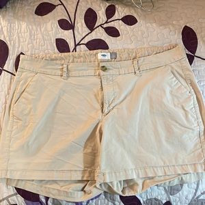 Women’s old navy 5” khaki shorts